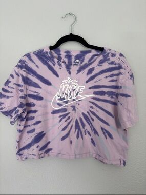 Nike Lavender and Purple Tie-Dye Cropped Tee Womens Small